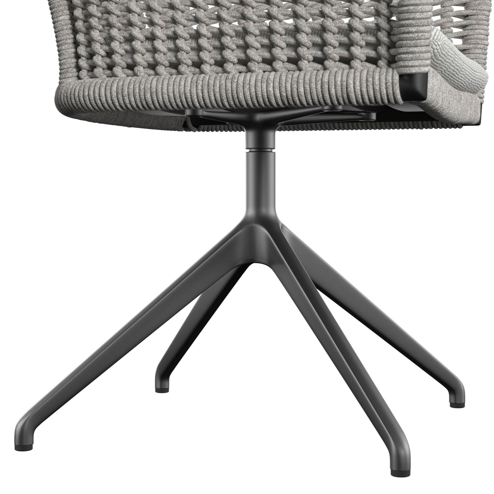 Rückansicht eines Armlehnstuhls mit geflochtenem Sitz und modernem Metallgestell