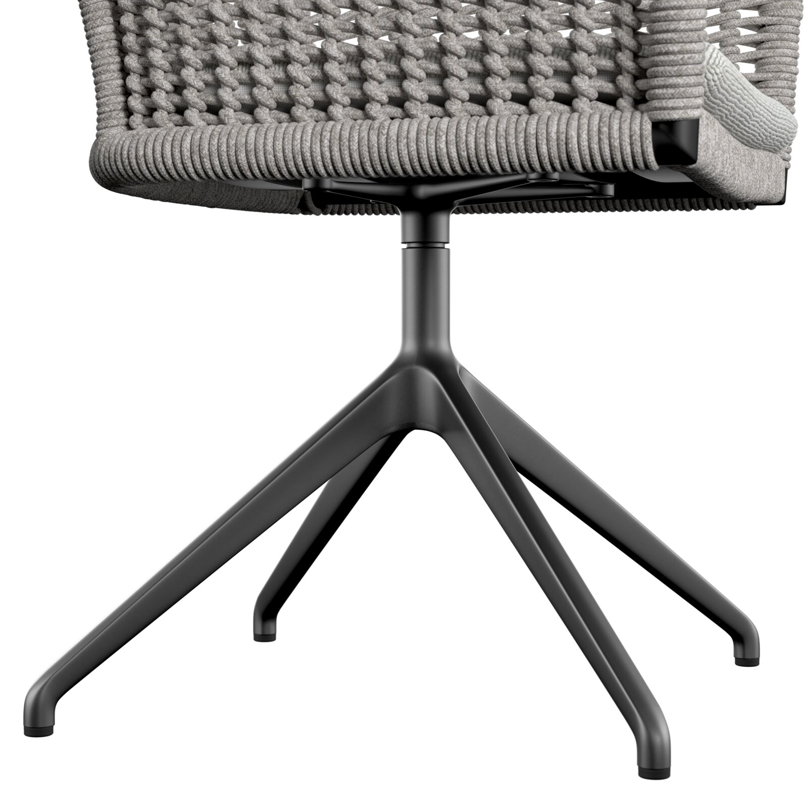 Achterkant van een fauteuil met gevlochten zitting en een modern metalen frame
