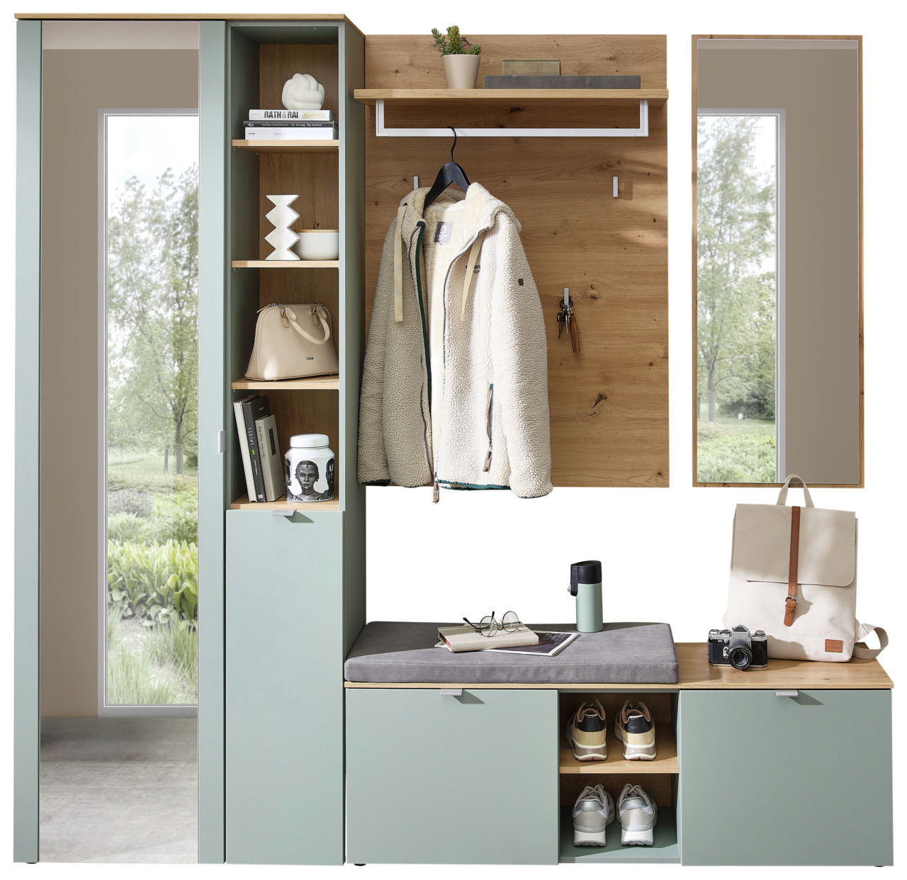 Garderoben-Set in modernem Design mit grünlichen Schränken, Holzdetails und Sitzbank, aus der Frontalperspektive fotografiert.