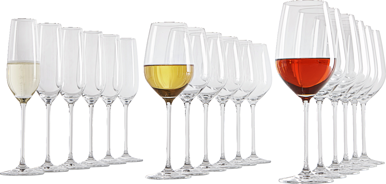 Set aus 18 eleganten Kelchgläsern, teilweise gefüllt mit verschiedenen Getränken, seitliche Perspektive