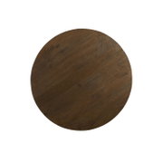 Runde Tischplatte aus dunkelbraunem Holz mit sichtbarer Maserung, Draufsicht von oben auf weißem Hintergrund