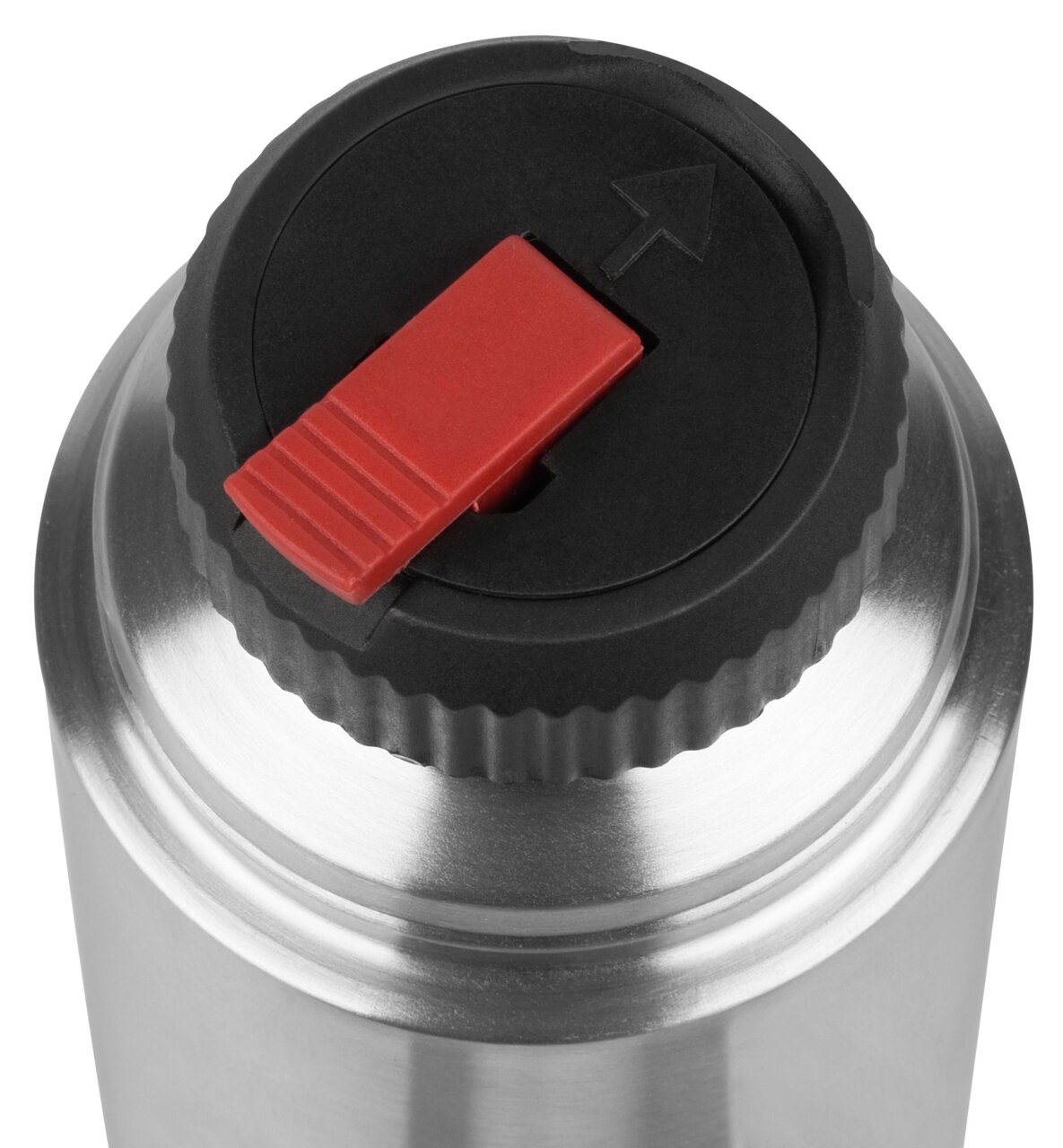 Close-up van het deksel van een Emsa-thermosfles 0,7 l SENATOR met rode drukknop en pijl, gezien van bovenaf.