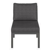 Frontale Ansicht eines modernen Loungemittelteils mit grauem Polster und Metallrahmen.