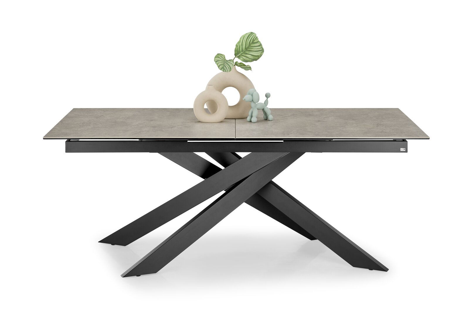 Moderner Esstisch mit grauer Tischplatte und schwarzem, gekreuztem Metallgestell, seitliche Perspektive