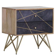 Nachtkommode mit zwei Schubladen, geometrischem Design auf der Vorderseite und goldenen Metallbeinen, seitliche Perspektive