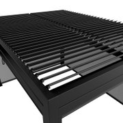 Close-up van een modern paviljoen met een metalen lamellendak, zijaanzicht