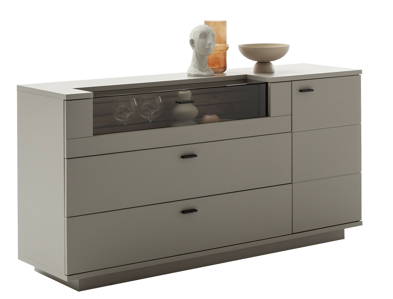 Modernes Sideboard LÜTTICH in Beige mit Glasvitrine, dekoriert mit Skulptur und Schalen, seitliche Perspektive