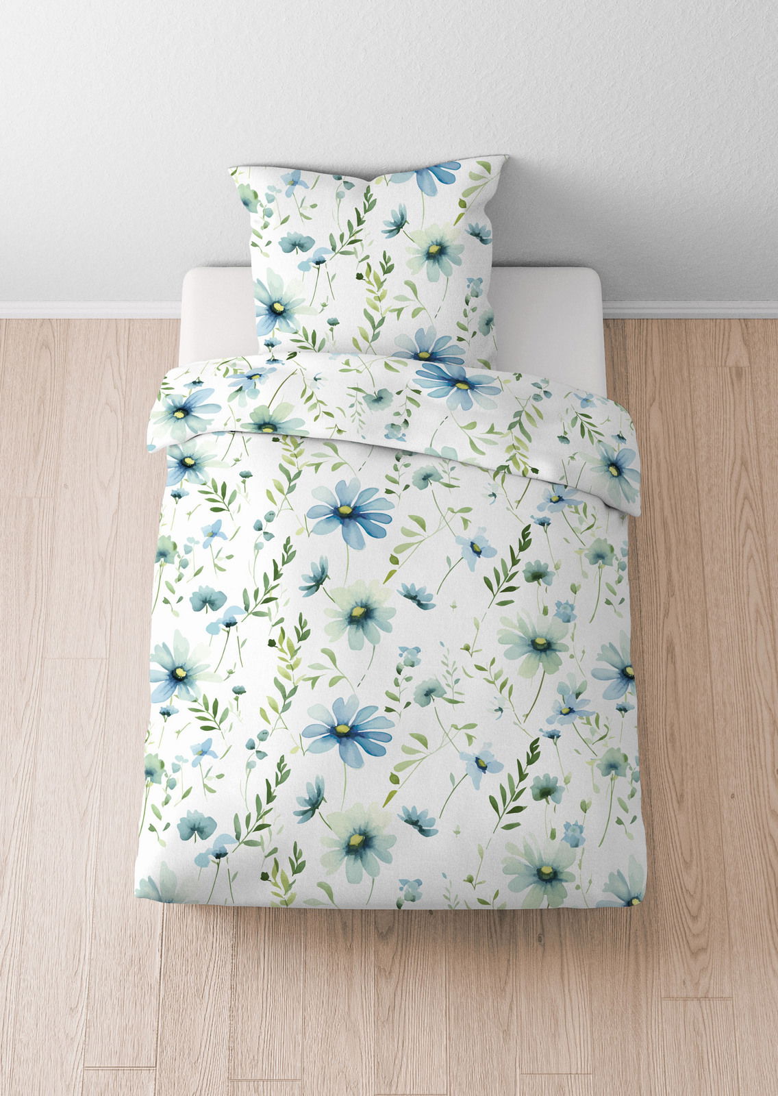 Bettwäsche-Set 135x200cm mit blumigem Muster in Blau- und Grüntönen, von oben fotografiert.