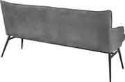 Rückansicht einer grauen Bank mit schlanken, schwarzen Metallbeinen.