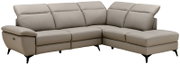 Ecksofa XORA PARIS in hellgrauem Leder, Perspektive von vorne links, mit verstellbaren Kopfstützen und modernen schwarzen Füßen.