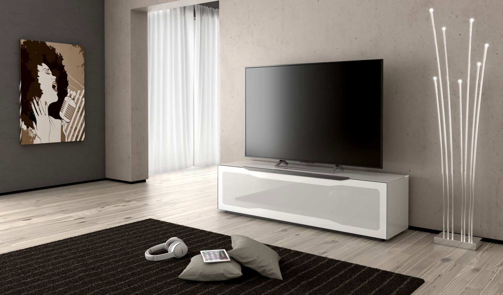 Munari TV-Lowboard RAVENNA Modernes TV-Lowboard in Weiß mit Hochglanzoberfläche, frontal betrachtet, in einem stilvollen Wohnzimmer mit großem Flachbildfernseher, Kunstwerk an der Wand und eleganter Stehlampe.