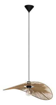 Moderne Pendelleuchte SIRUELA mit einem eleganten, geflochtenen Schirm in Naturfarbe und einer sichtbaren Glühbirne, seitliche Perspektive