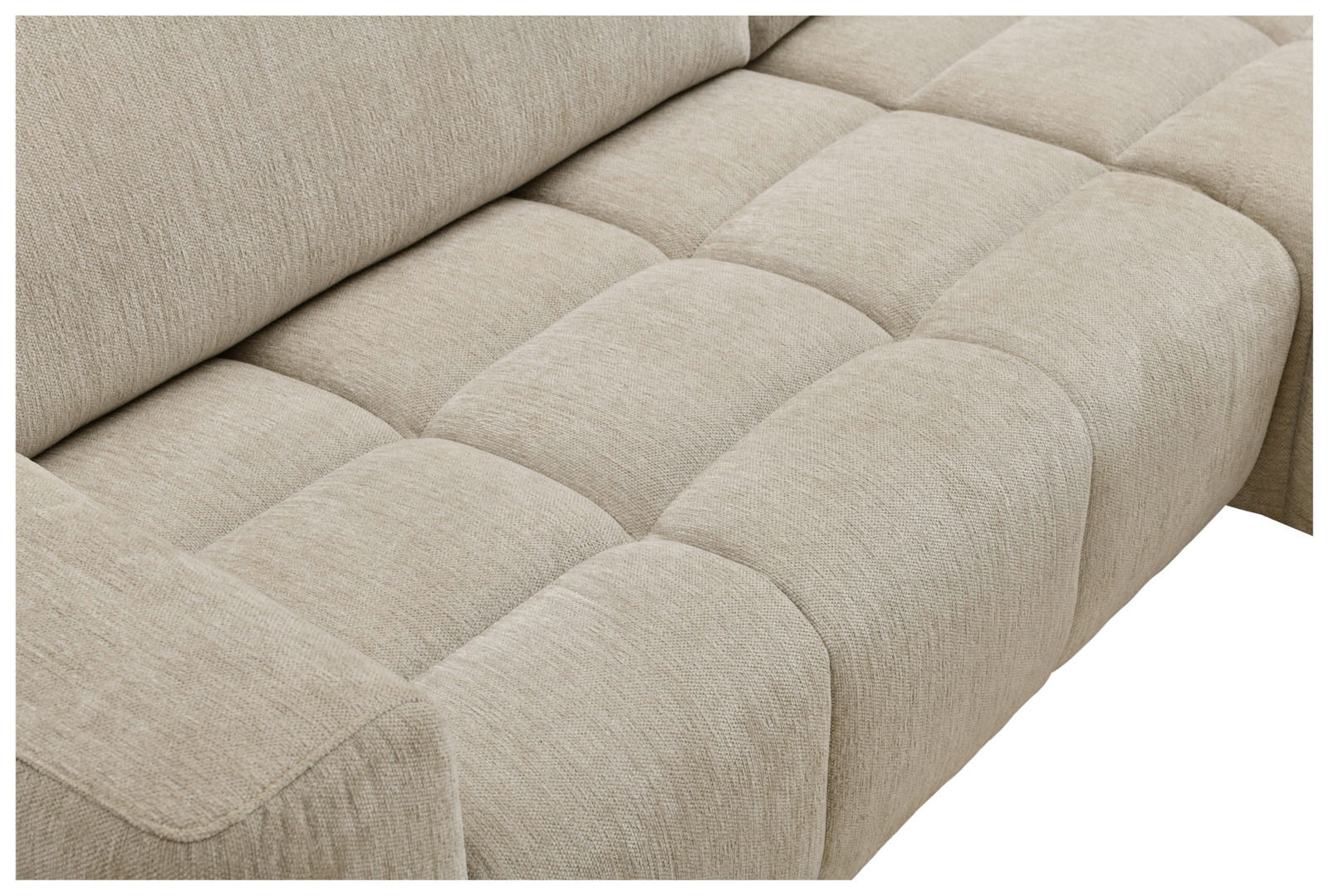 Nahaufnahme eines beigen Ecksofas mit gepolsterten Sitzflächen, seitliche Perspektive.