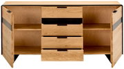 Vooraanzicht van een modern houten dressoir met open deuren en lades, voorzien van zwarte handgrepen en accenten.