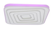 Quadratische, weiße LED-Deckenleuchte mit gestuften, abgerundeten Rechteck-Elementen und violettem Ambientelicht am Rand, perspektivisch von unten/leicht schräg von vorn dargestellt.