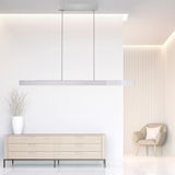 Moderne Pendelleuchte PURE-MOTO-RISE in einem eleganten, minimalistischen Raum, seitliche Perspektive