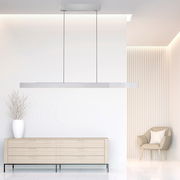 Moderne Pendelleuchte PURE-MOTO-RISE in einem eleganten, minimalistischen Raum, seitliche Perspektive