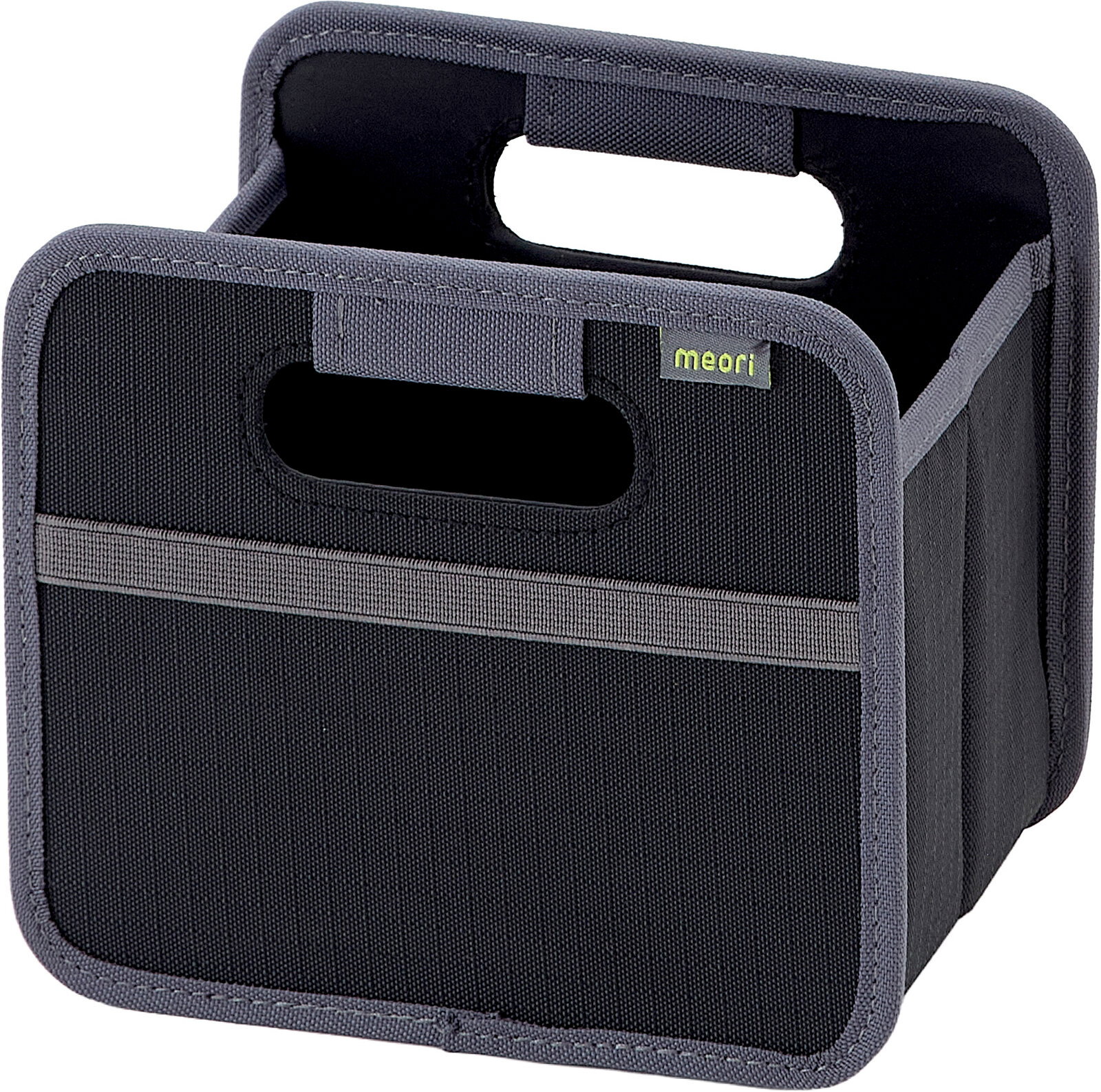 Schwarze, faltbare Aufbewahrungsbox/Organizer aus Stoff mit Tragegriffen und meori-Label, schräg von vorne (Frontansicht in leichter Seitenperspektive) freigestellt auf weißem Hintergrund