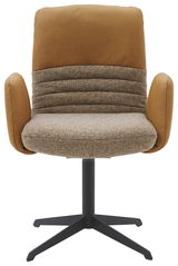 Frontansicht eines modernen Armlehnstuhls mit braunem Stoffbezug und schwarzem Metallfuß.