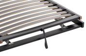 Detailansicht eines Federholzrahmens mit verstellbaren Latten und stabiler Metallkonstruktion.