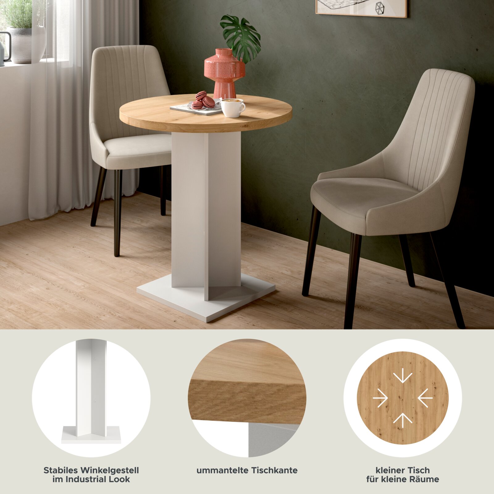 Runder kleiner Esstisch/Bistrotisch mit Holzplatte und weißem Metallgestell im Industrial-Look, zwischen zwei gepolsterten Stühlen im Wohnraum, perspektivisch in schräger Frontansicht