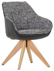 Moderner Armlehnstuhl mit schwarz-weißem Muster und Holzbeinen, seitliche Perspektive