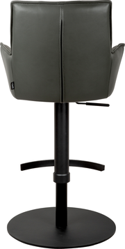 Rückansicht eines grauen, gepolsterten Barstuhls mit Armlehnen, schwarzer Mittelsäule und rundem Standfuß, mit seitlichem Höhenverstellhebel