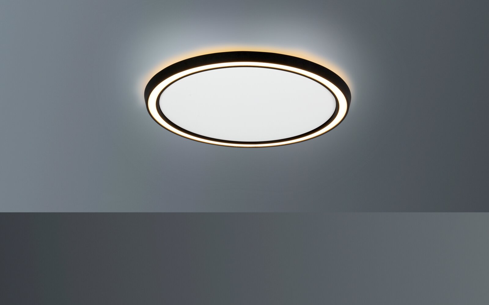 Runde LED-Deckenleuchte mit modernem Design, seitliche Perspektive