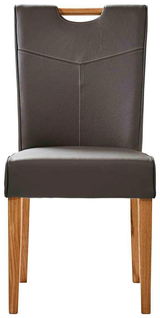 Vorderansicht eines braunen Stuhls der Serie STOCKHOLM mit Holzbeinen und gepolsterter Rückenlehne.