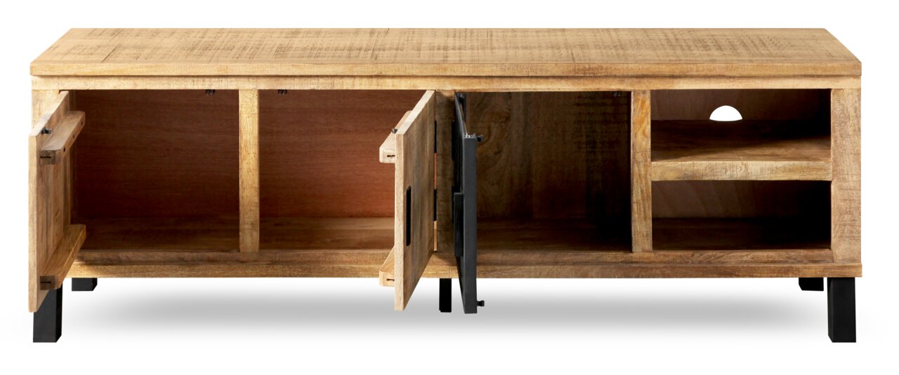 Vooraanzicht van een houten lowboard met open deuren en planken.