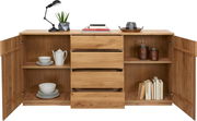 Holz-Sideboard mit offenen Türen, zeigt Regale mit Geschirr, Büchern und Dekorationen, Frontalansicht
