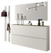 Garderobenset mit zwei weißen Paneelen mit Haken, einem großen Spiegel und einer weißen Kommode, seitliche Perspektive