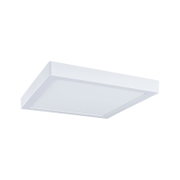 Quadratische, flache LED-Deckenleuchte in Weiß mit satiniertem Diffusor, freigestellt auf weißem Hintergrund, in schräger Untersicht (von unten) dargestellt.