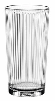 Großer, gerippter Glasbecher aus klarem Glas, frontal fotografiert.