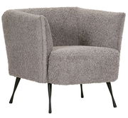 Grauer Sessel mit weichem, flauschigem Stoffbezug und schwarzen, schlanken Beinen, seitliche Perspektive