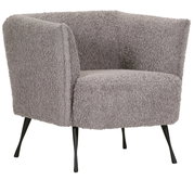 Grijze fauteuil met een zachte, donzige stoffen bekleding en zwarte, slanke poten, gezien vanaf de zijkant