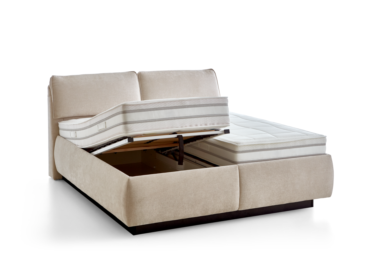 Beiges Polsterbett mit hochgeklappter Matratze und Stauraum, seitliche Perspektive