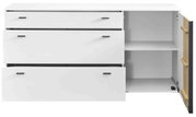 Weißes Sideboard mit drei Schubladen und einer offenen Tür, die einen Einblick in das Innere mit Regalböden bietet. Frontalansicht.