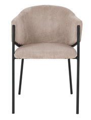 Frontansicht eines Armlehnstuhls mit geripptem, beigem Stoffbezug und schwarzen Metallbeinen.