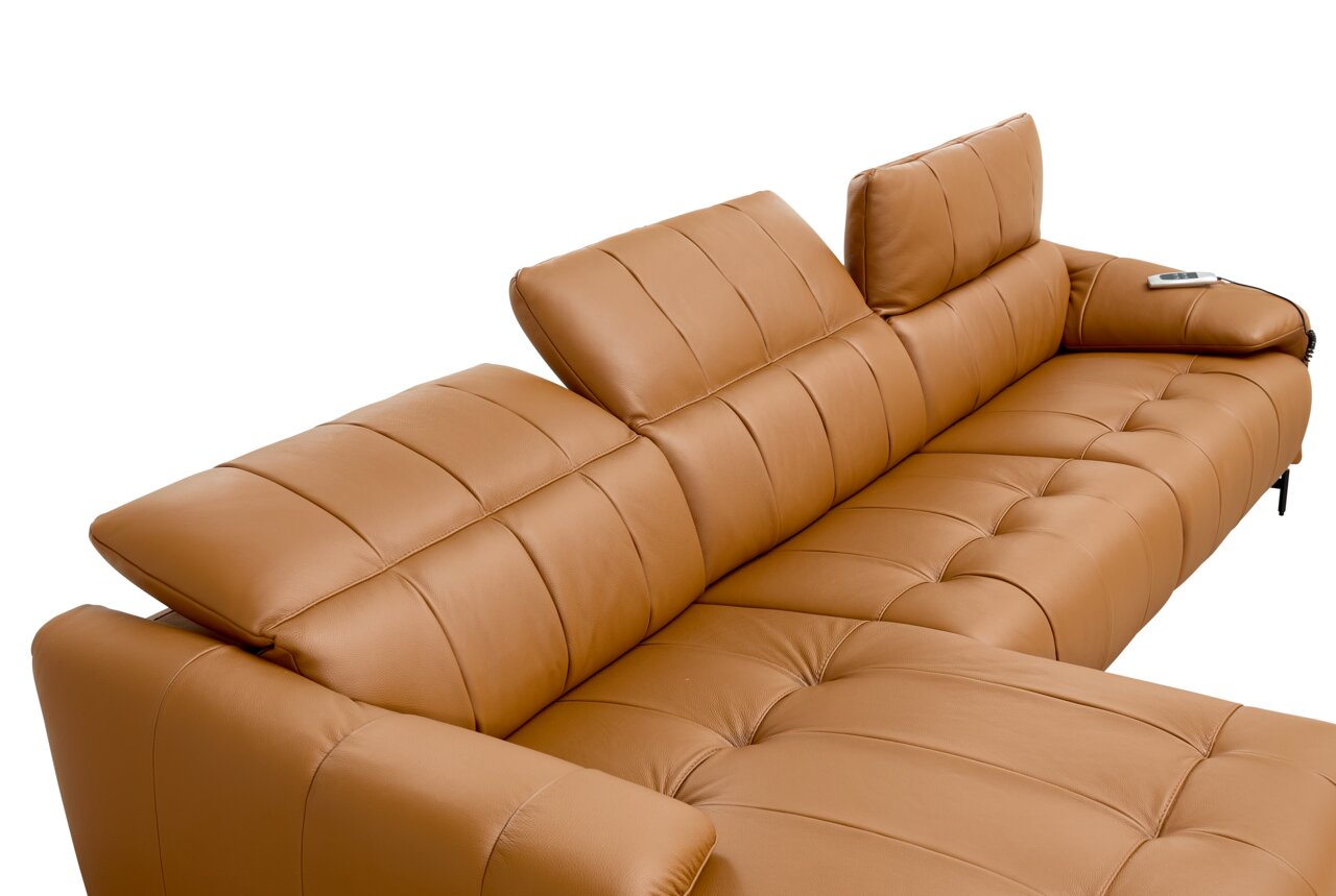Braune Ledercouch mit verstellbaren Kopfstützen, seitlicher Perspektive