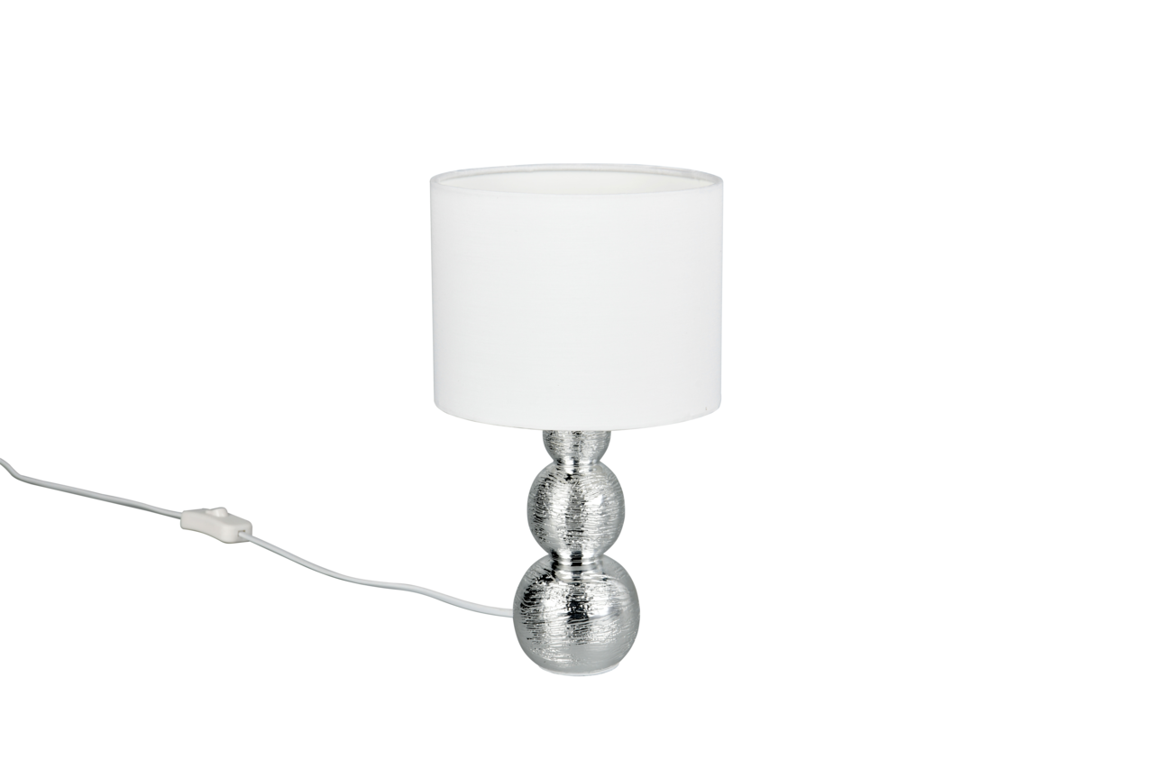 Moderne Tischleuchte mit silbernem, strukturiertem Sockel und weißem Lampenschirm, seitliche Perspektive