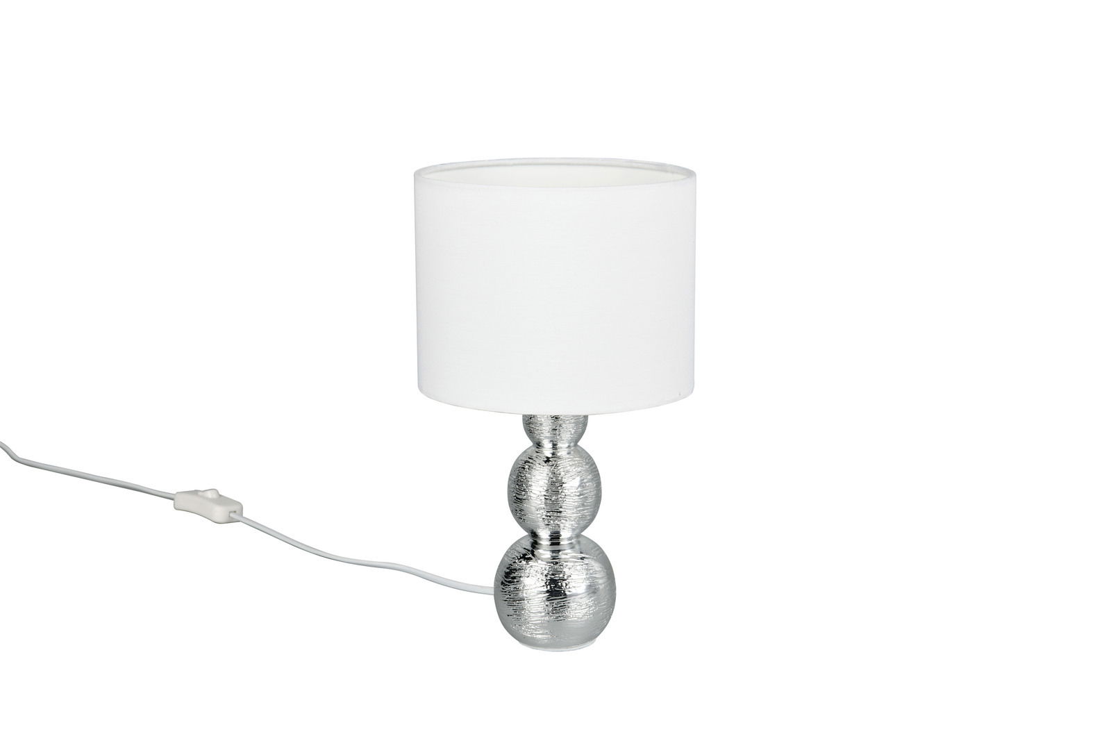 Moderne Tischleuchte mit silbernem, strukturiertem Sockel und weißem Lampenschirm, seitliche Perspektive