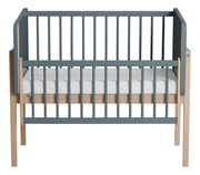 Anstellbett aus Holz mit grauen Gitterstäben, Vorderansicht