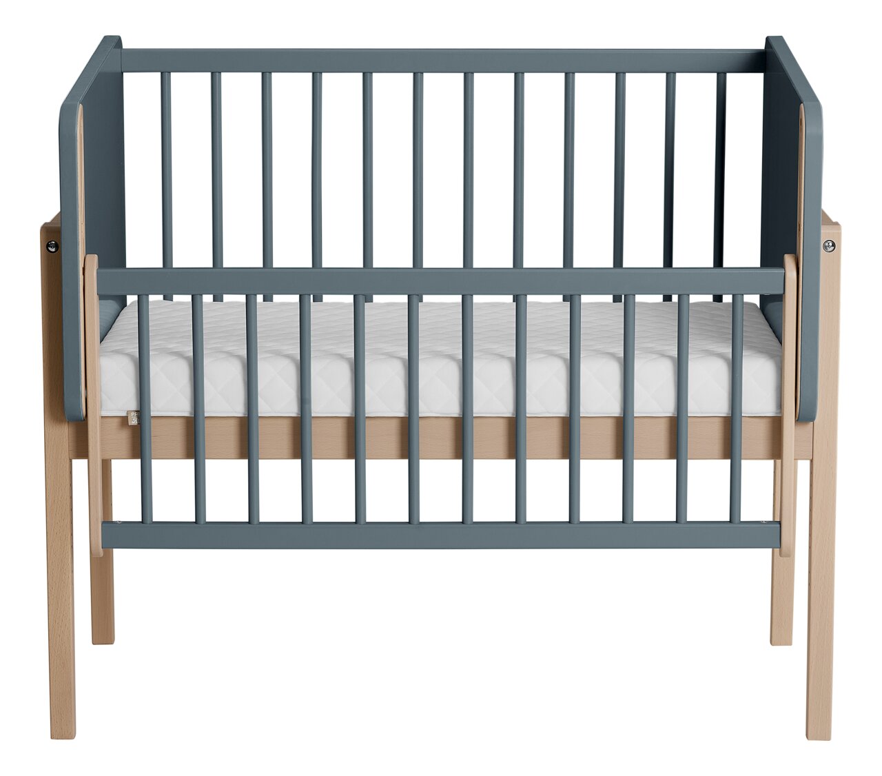 Houten opstapbed met grijze spijlen, vooraanzicht