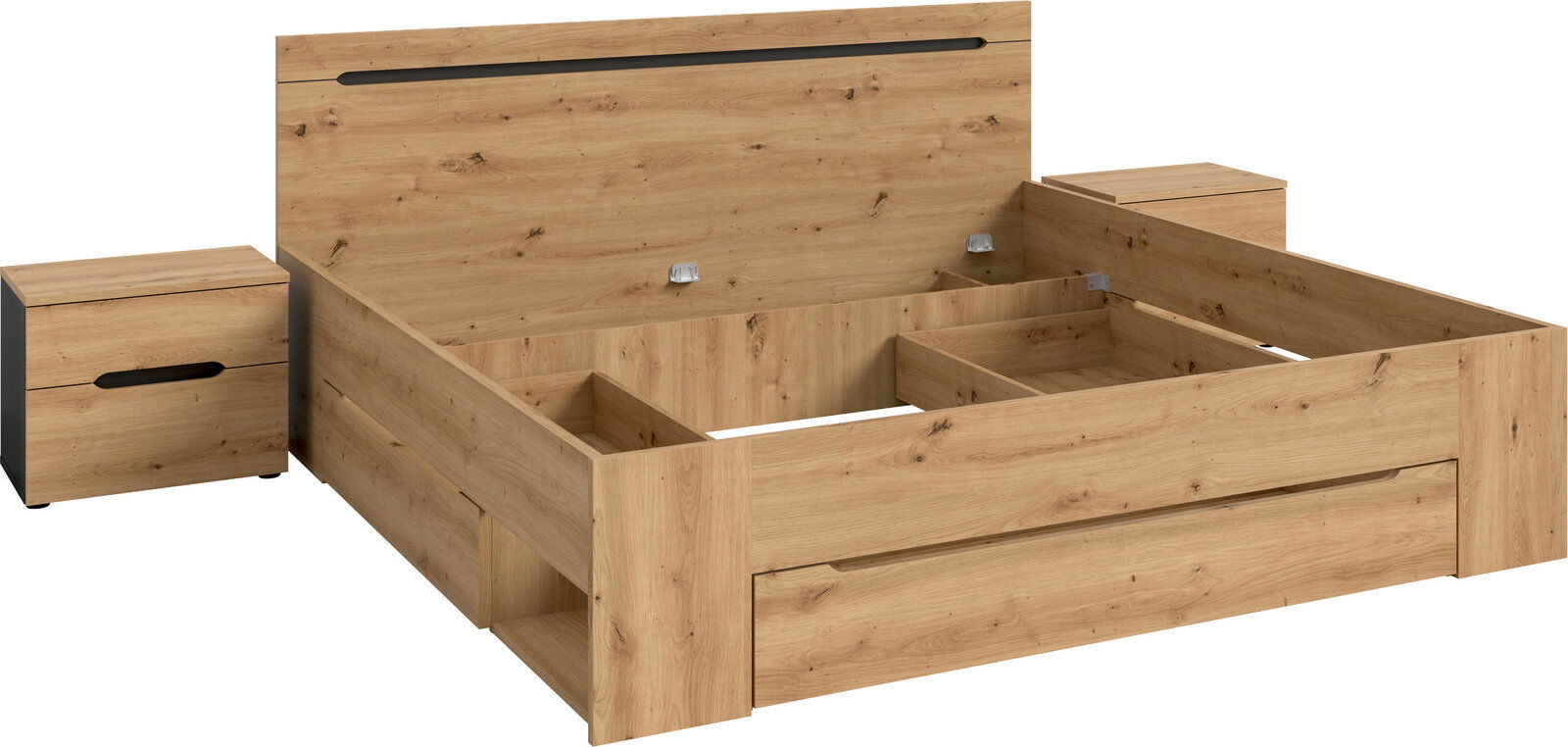 Holzbettgestell in Eiche-Optik mit hohem Kopfteil, integriertem Stauraum und zwei passenden Nachttischen, gezeigt in schräger Frontansicht von vorn rechts