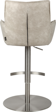 Rückansicht eines höhenverstellbaren Barstuhls mit hellgrauem, lederähnlichem Bezug, Armlehnen und gebürstetem Edelstahlgestell mit runder Bodenplatte und Fußstütze, freigestellt auf weißem Hintergrund.