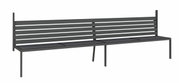 Moderne schwarze Bank mit horizontalen Latten und minimalistischem Design, seitliche Perspektive