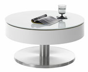 Moderner runder Couchtisch SUVA mit weißer Glasplatte und Edelstahlfuß, seitliche Perspektive, darauf ein Glas und eine Zeitschrift.