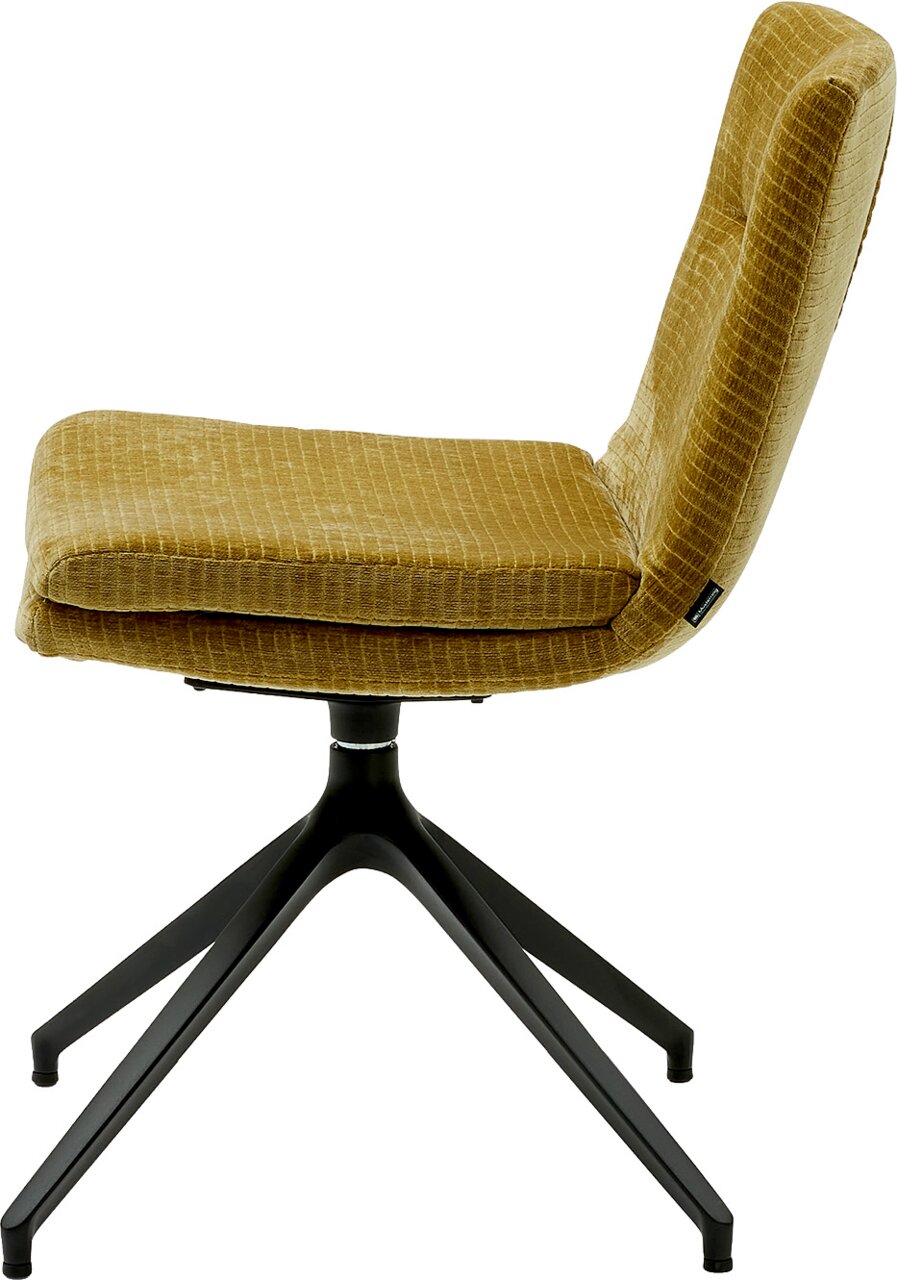 Moderne stoel met mosterdgele bekleding en zwart metalen frame, zijaanzicht