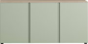 Modernes Sideboard in hellem Grün mit drei Türen, frontal betrachtet.